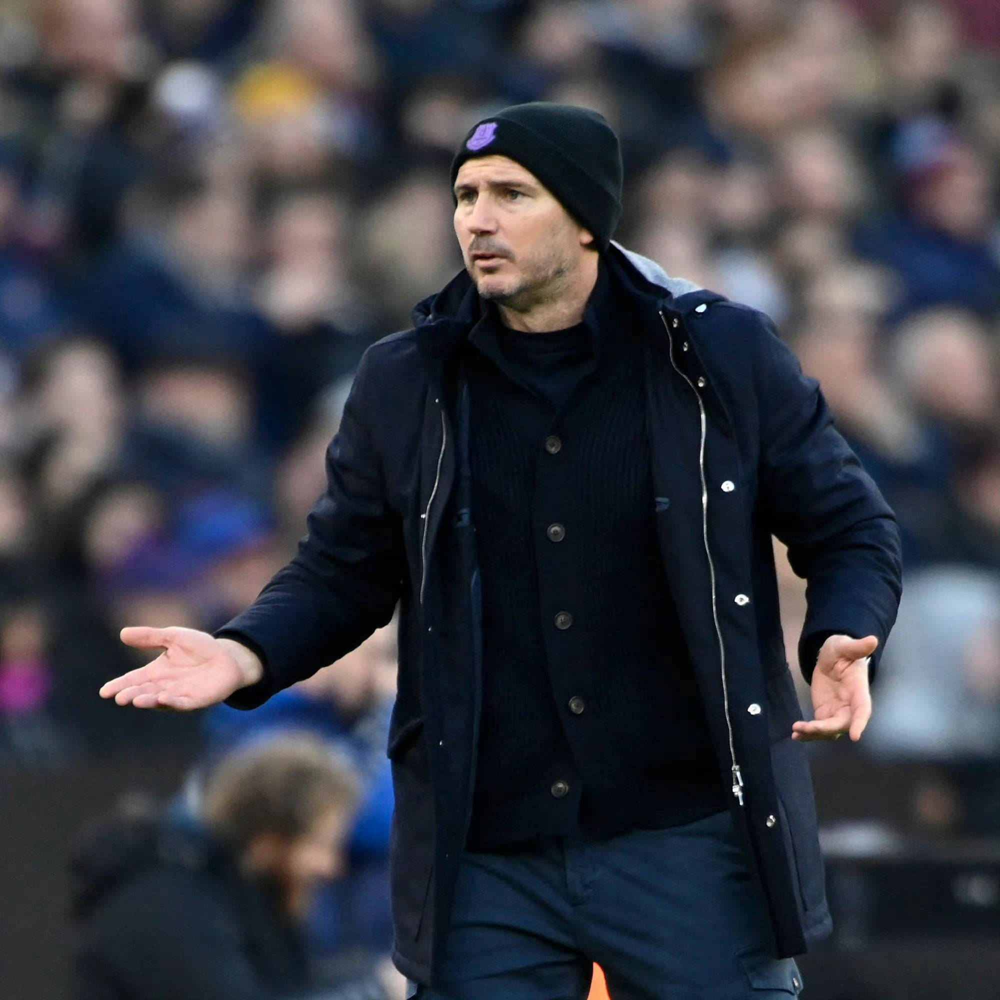 江南体育 -欧冠赛程吃紧，里昂清晨战术微调，态度坚定，纪律约束更严格 