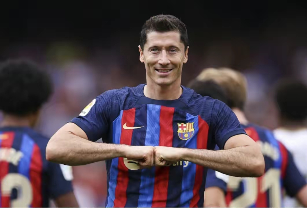 江南体育平台 -包含赛前上海申花备战国王杯，刷新队史纪录细节曝光，悬念犹存，轮换策略成焦点的词条